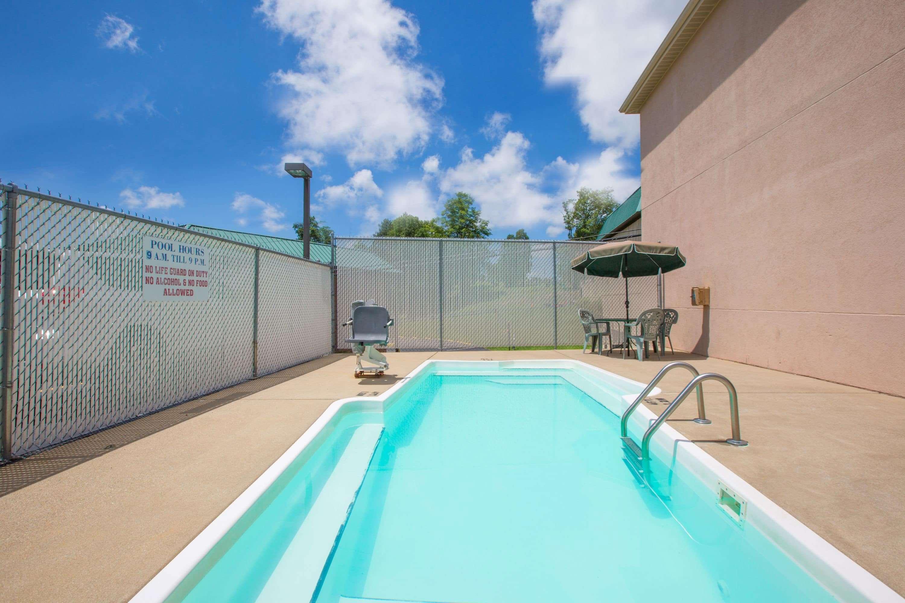 Howard Johnson by Wyndham Beckley Exterior foto